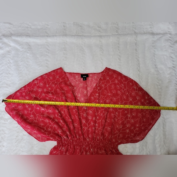 Massimo medium, v-neck peplum, batwing top - Picture 4 of 10